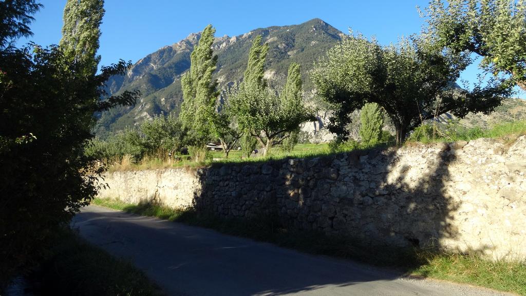 Hotel Les Barnieres Guillestre Exterior photo