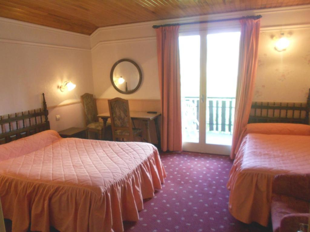 Hotel Les Barnieres Guillestre Room photo